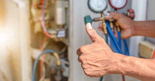 AC technician giving the thumbs up